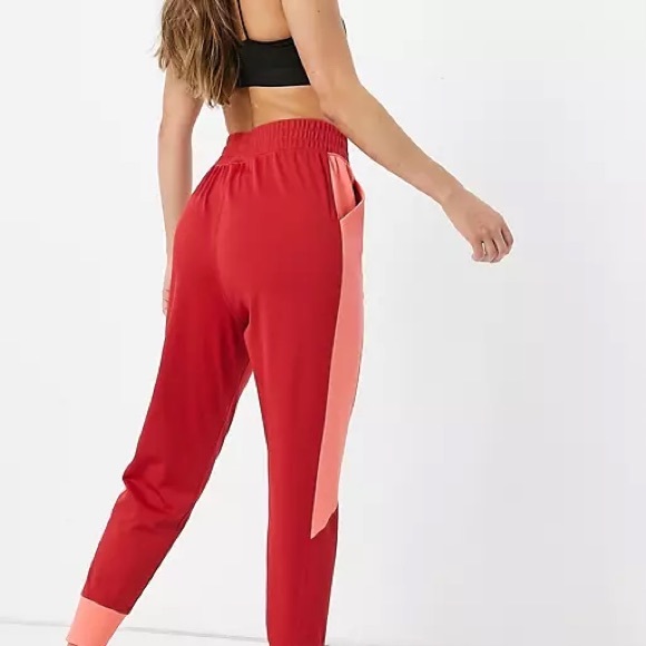 Puma Training Sweatpants Joggers NWT - Picture 3 of 3